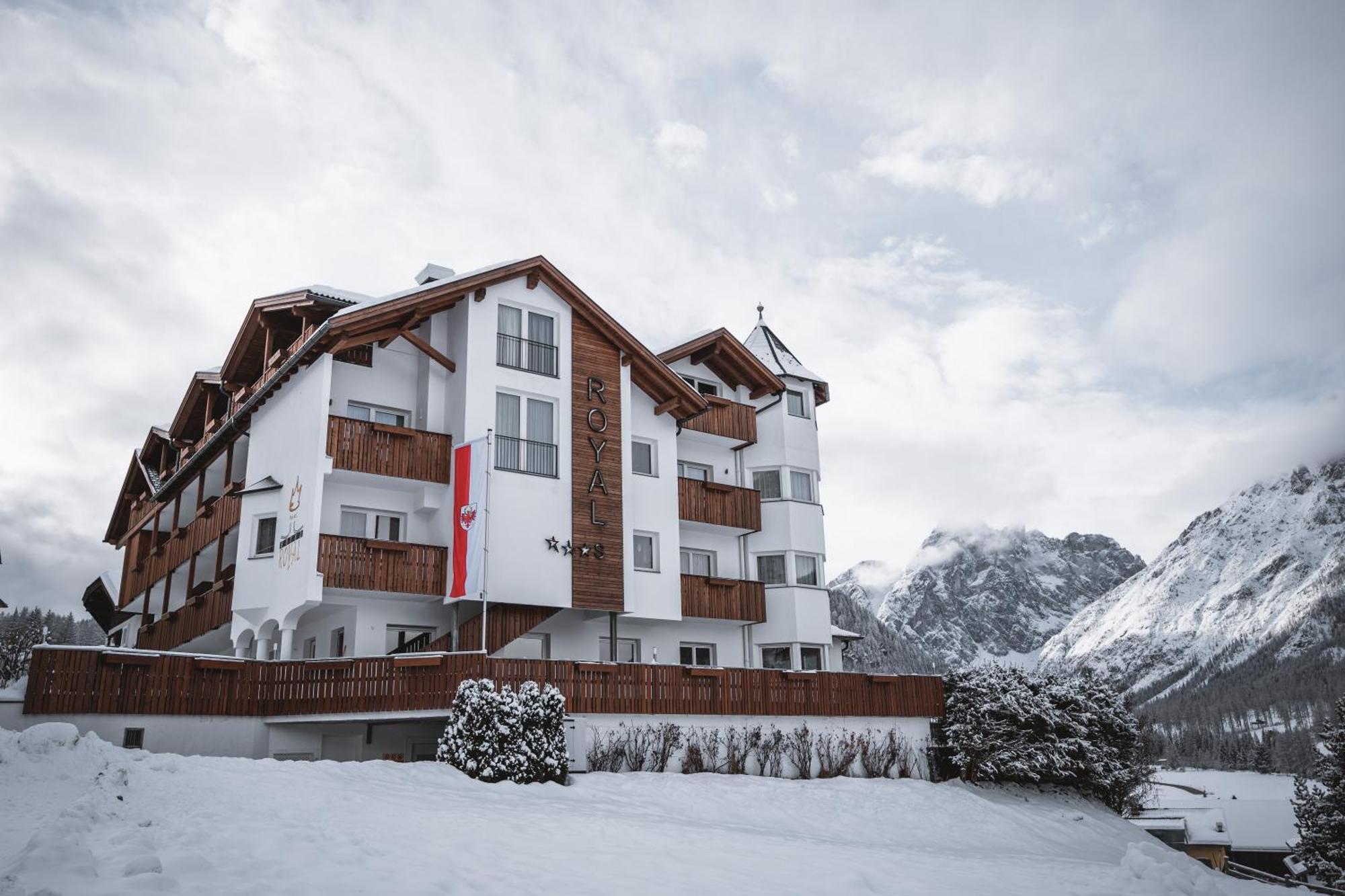 Hotel Royal Und Ferienhaus Annabel Sexten ภายนอก รูปภาพ