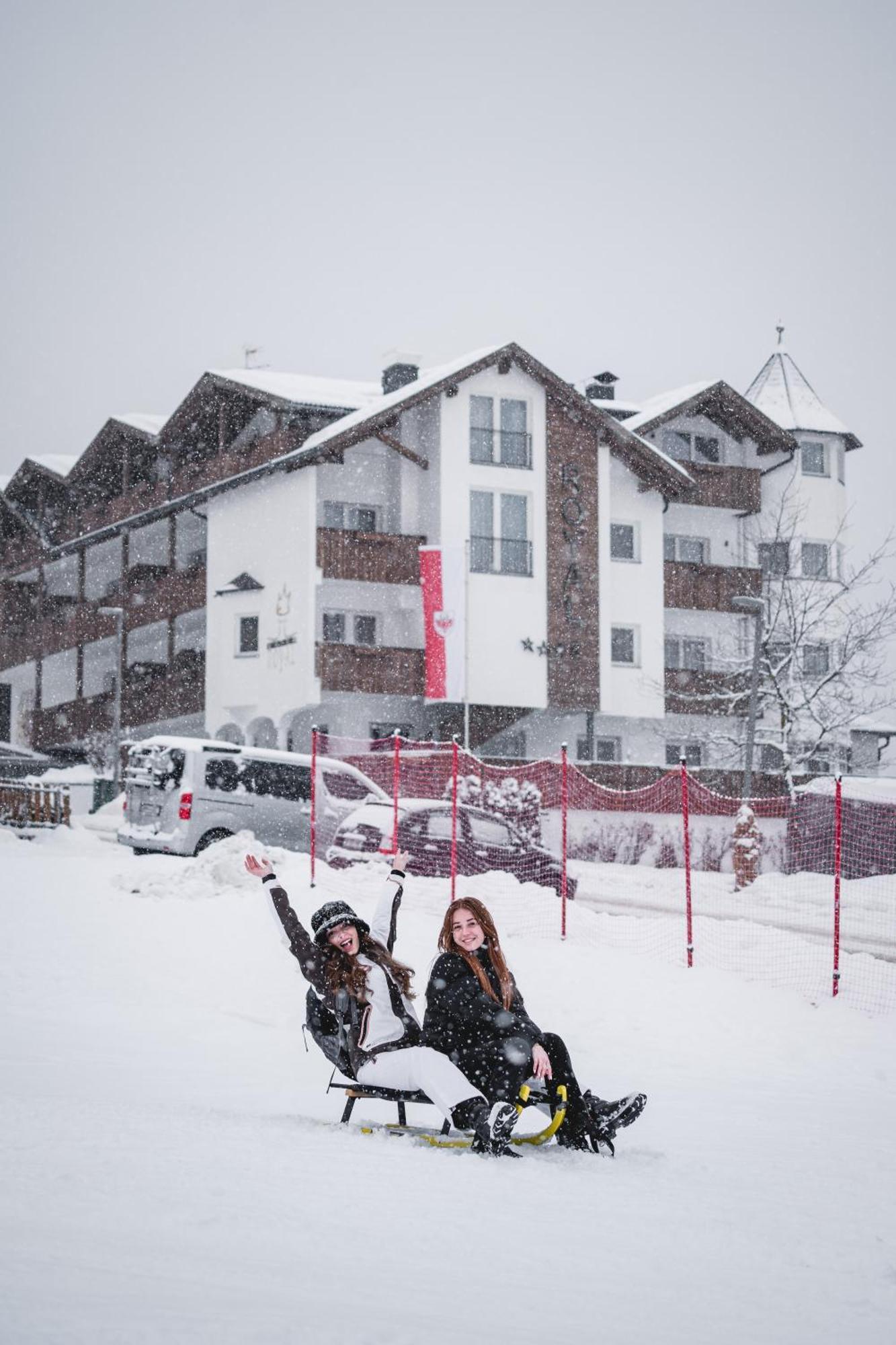 Hotel Royal Und Ferienhaus Annabel Sexten ภายนอก รูปภาพ