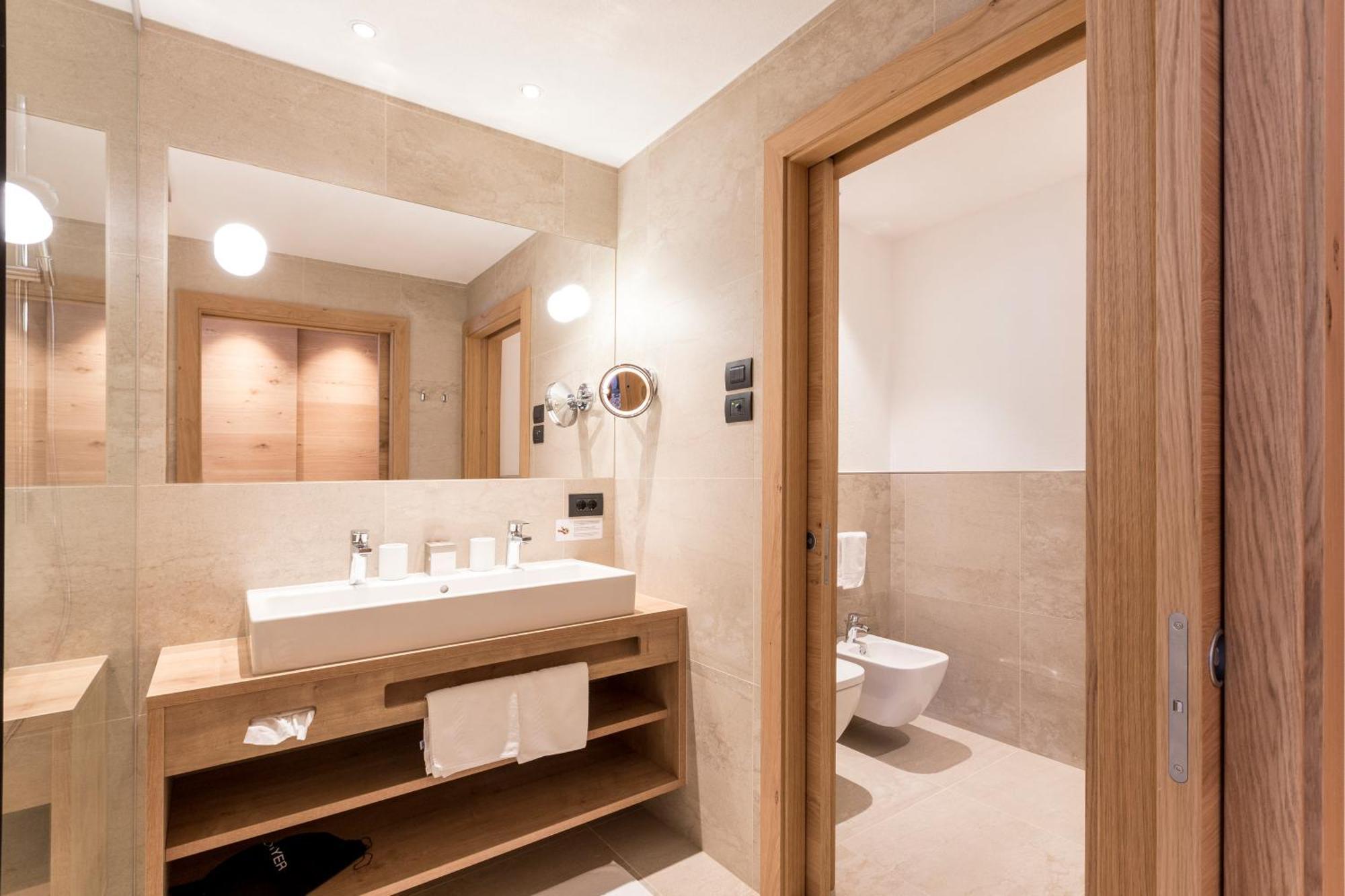 Hotel Royal Und Ferienhaus Annabel Sexten ภายนอก รูปภาพ