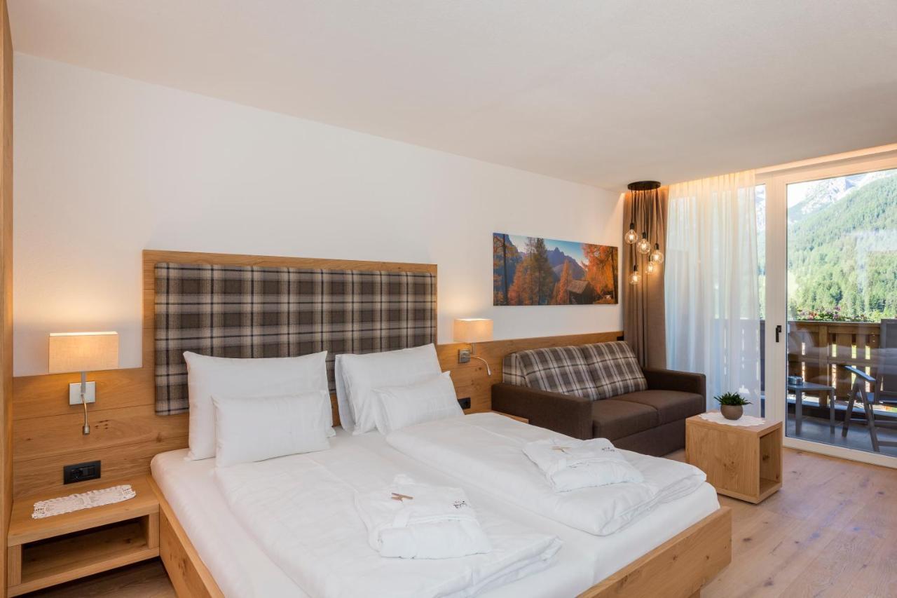 Hotel Royal Und Ferienhaus Annabel Sexten ภายนอก รูปภาพ