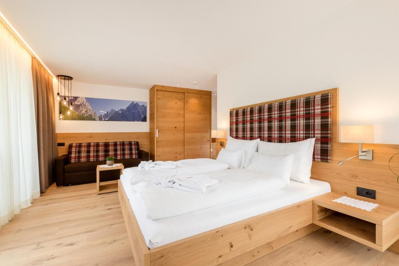 Hotel Royal Und Ferienhaus Annabel Sexten ภายนอก รูปภาพ